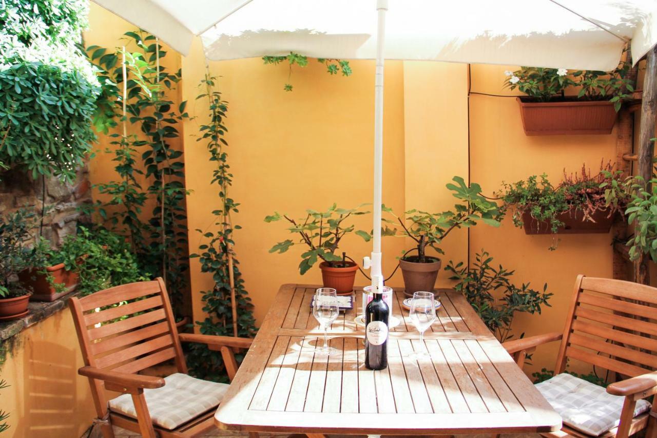 Residenza Fra Le Torri - Charme & Art Gallery Home アレッツォ エクステリア 写真