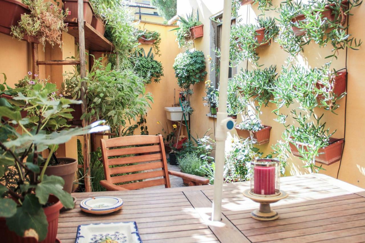 Residenza Fra Le Torri - Charme & Art Gallery Home アレッツォ エクステリア 写真